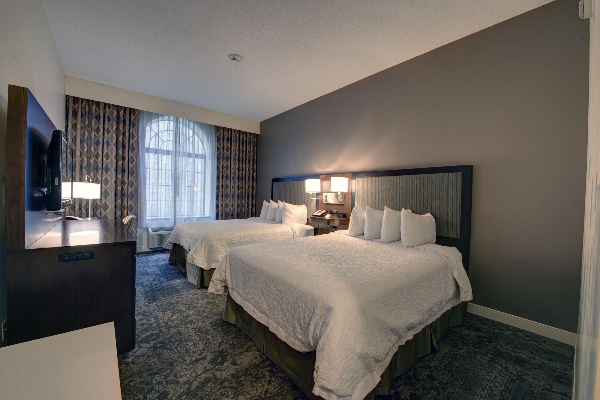 Hotel Hampton & By Hilton -