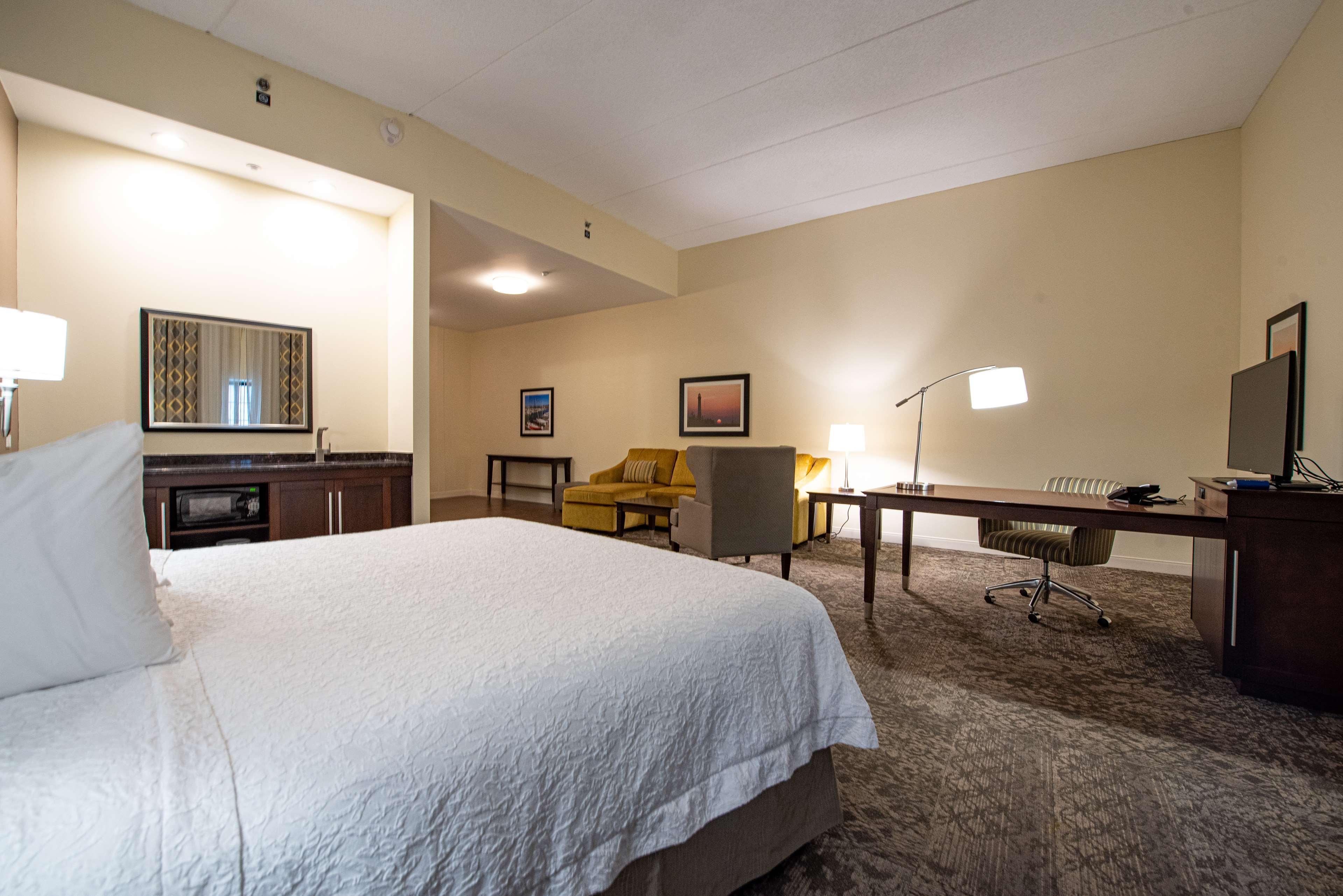 Hampton & By Hilton -