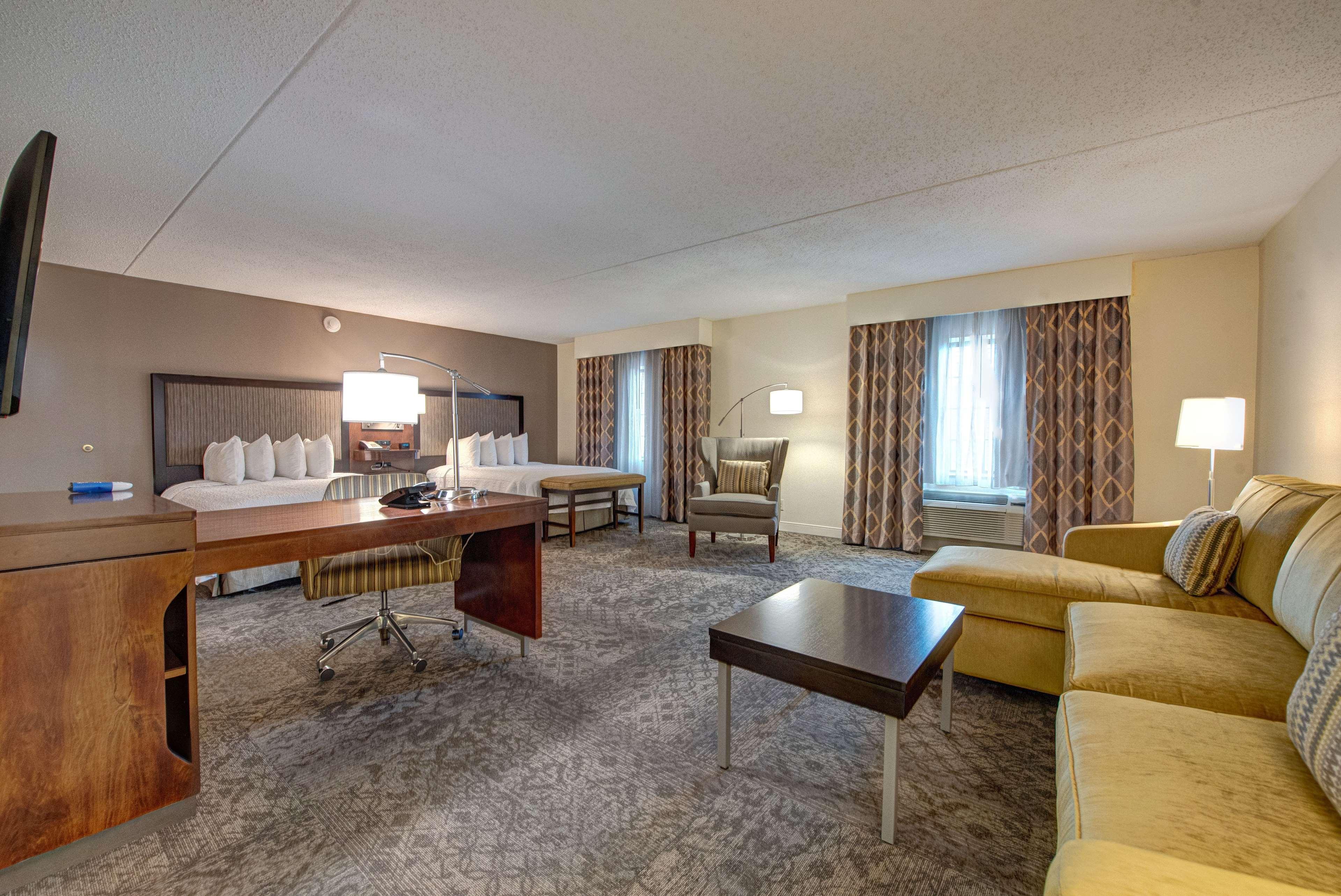 Hampton & By Hilton - Hotel