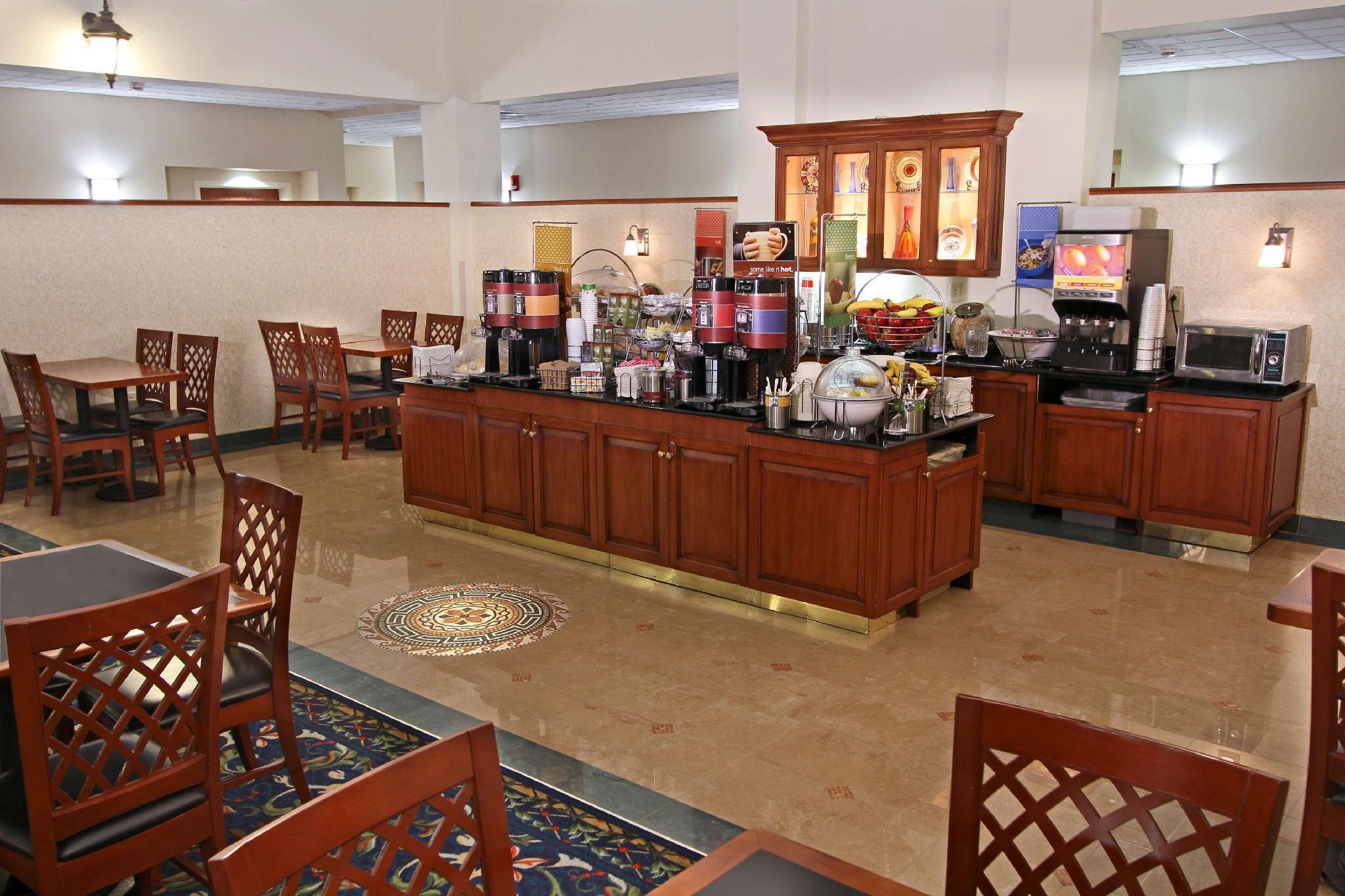 Hotel Hampton & By Hilton -