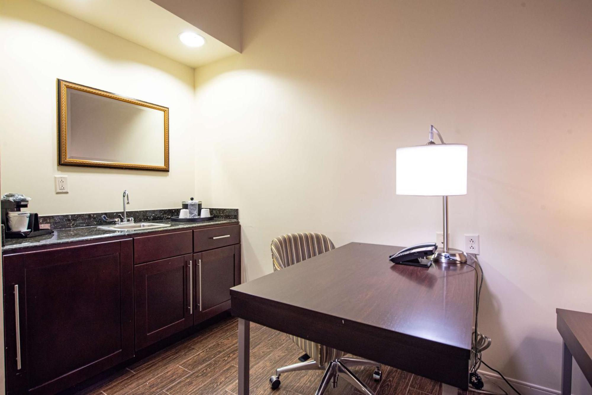 Hampton & By Hilton - Hotel
