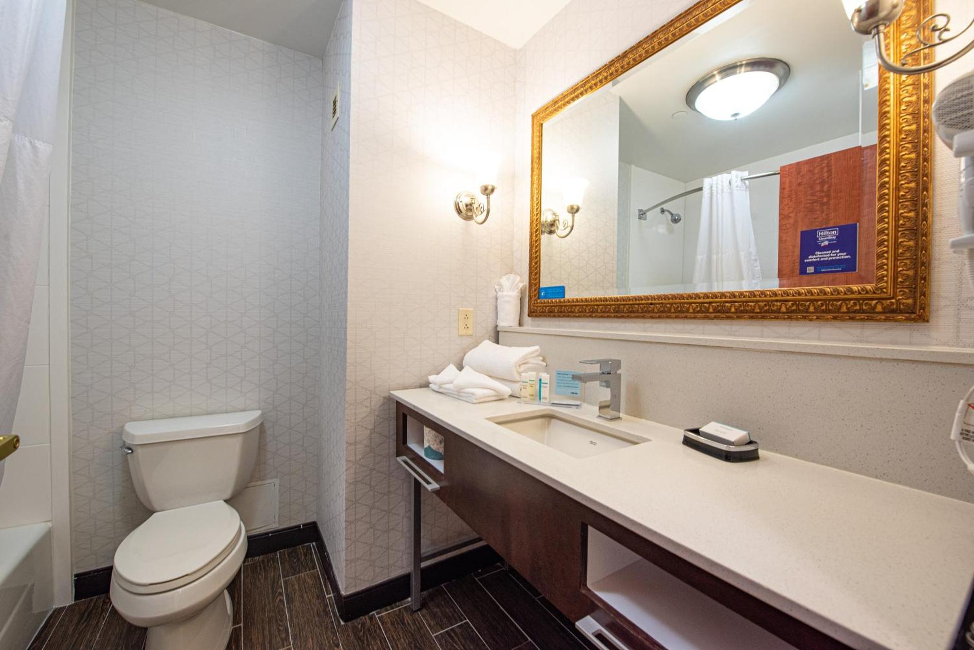 Hampton & By Hilton - 3* Rockville Centre