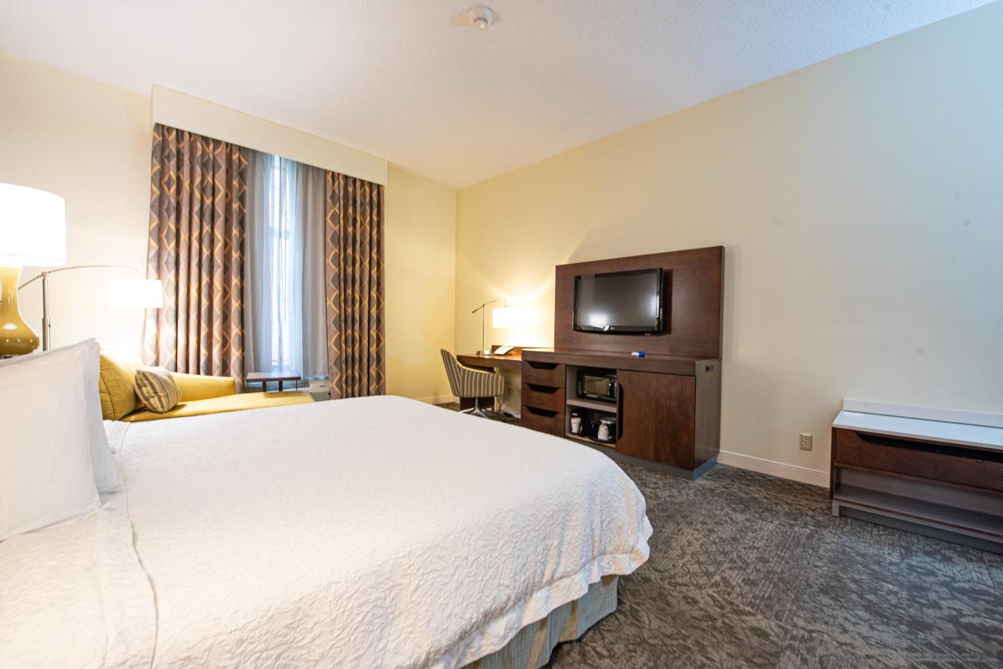 Hampton & By Hilton - Rockville Centre