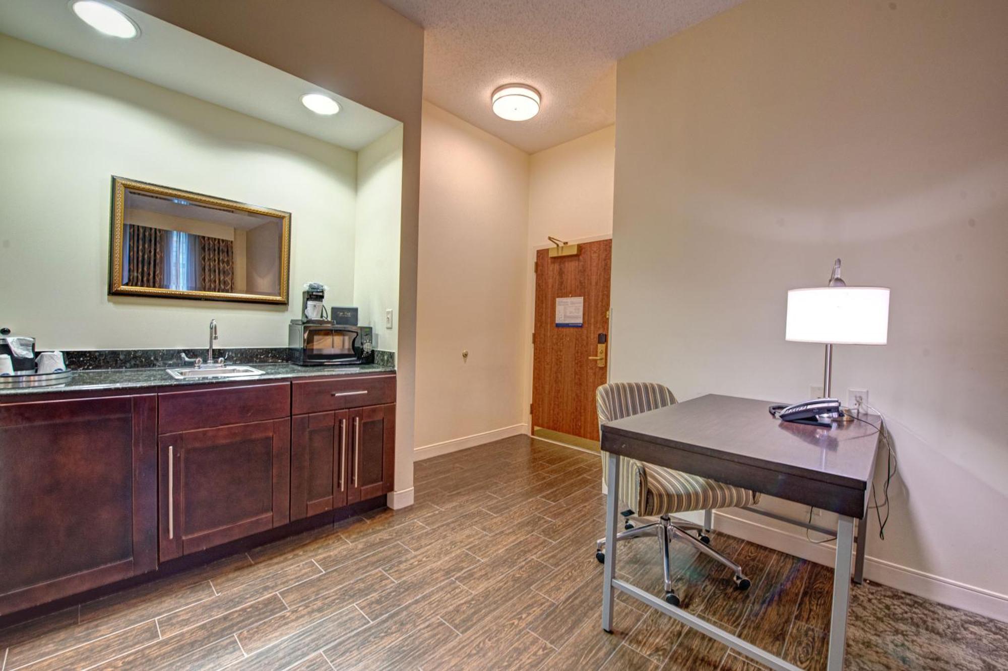 Hampton & By Hilton - Hotel Rockville Centre