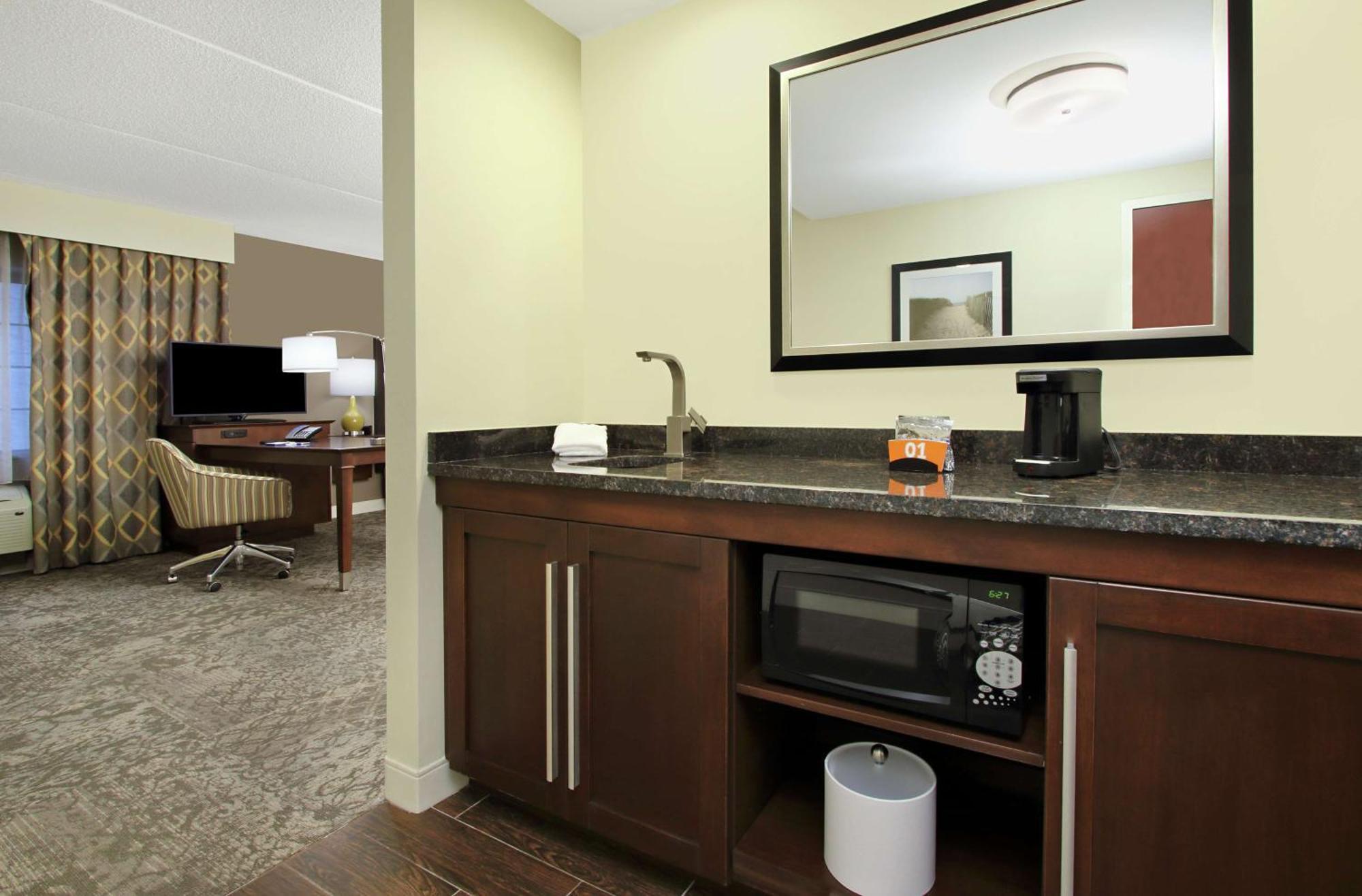 Hampton & By Hilton -