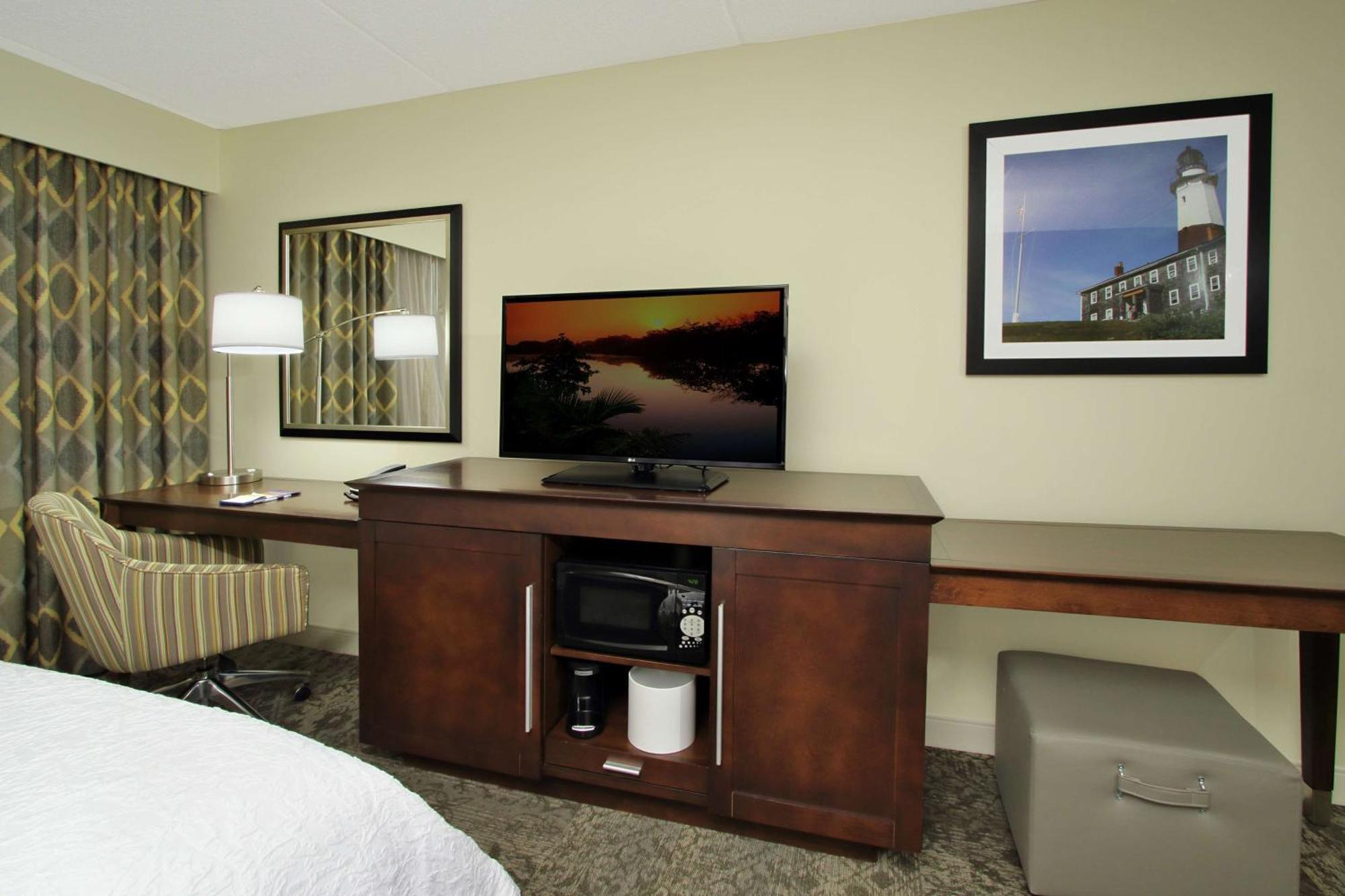 Hampton & By Hilton -