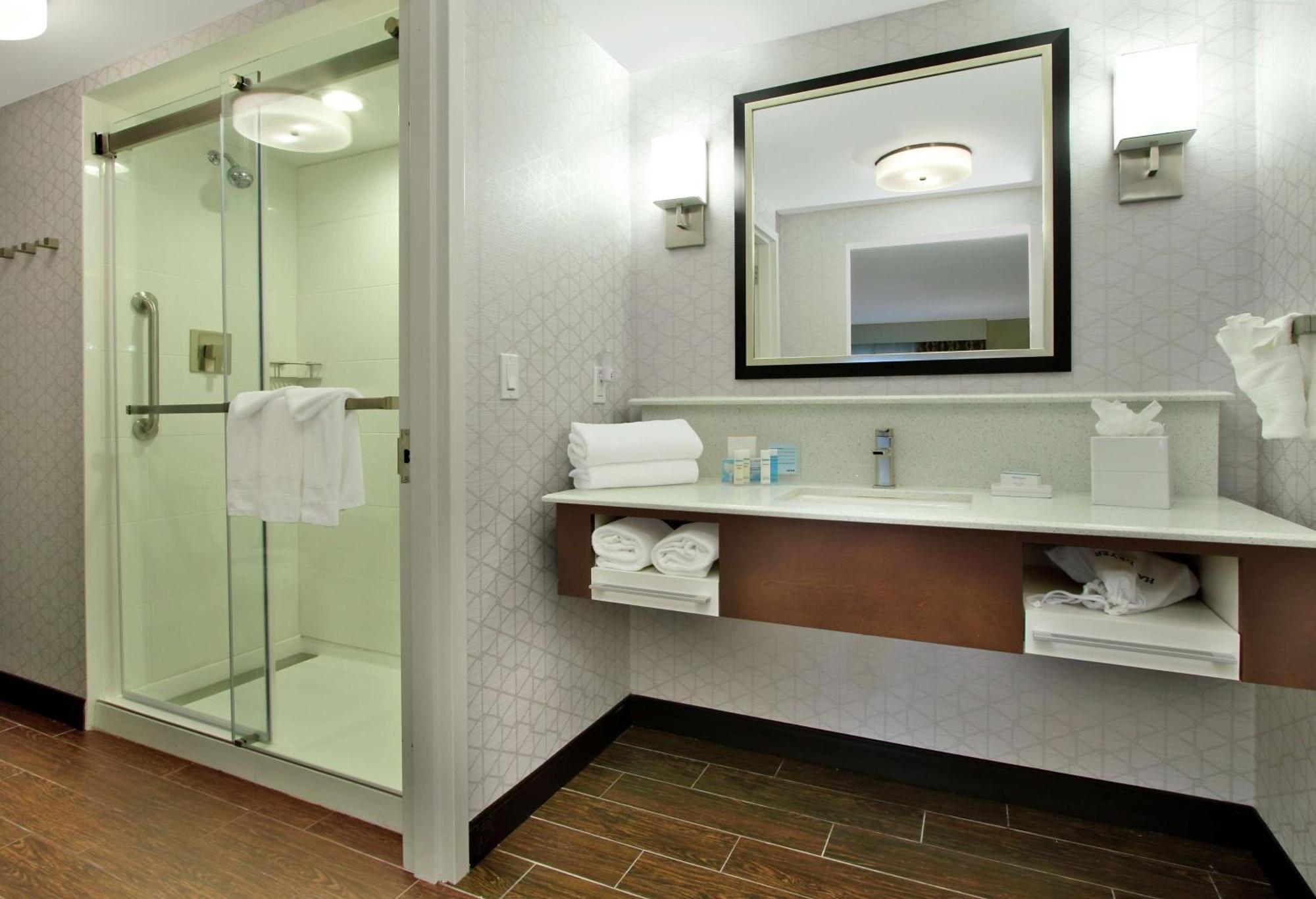 Hotel Hampton & By Hilton -