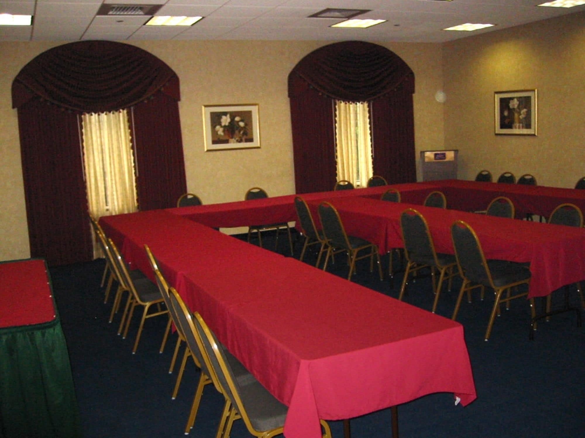 Hampton & By Hilton -
