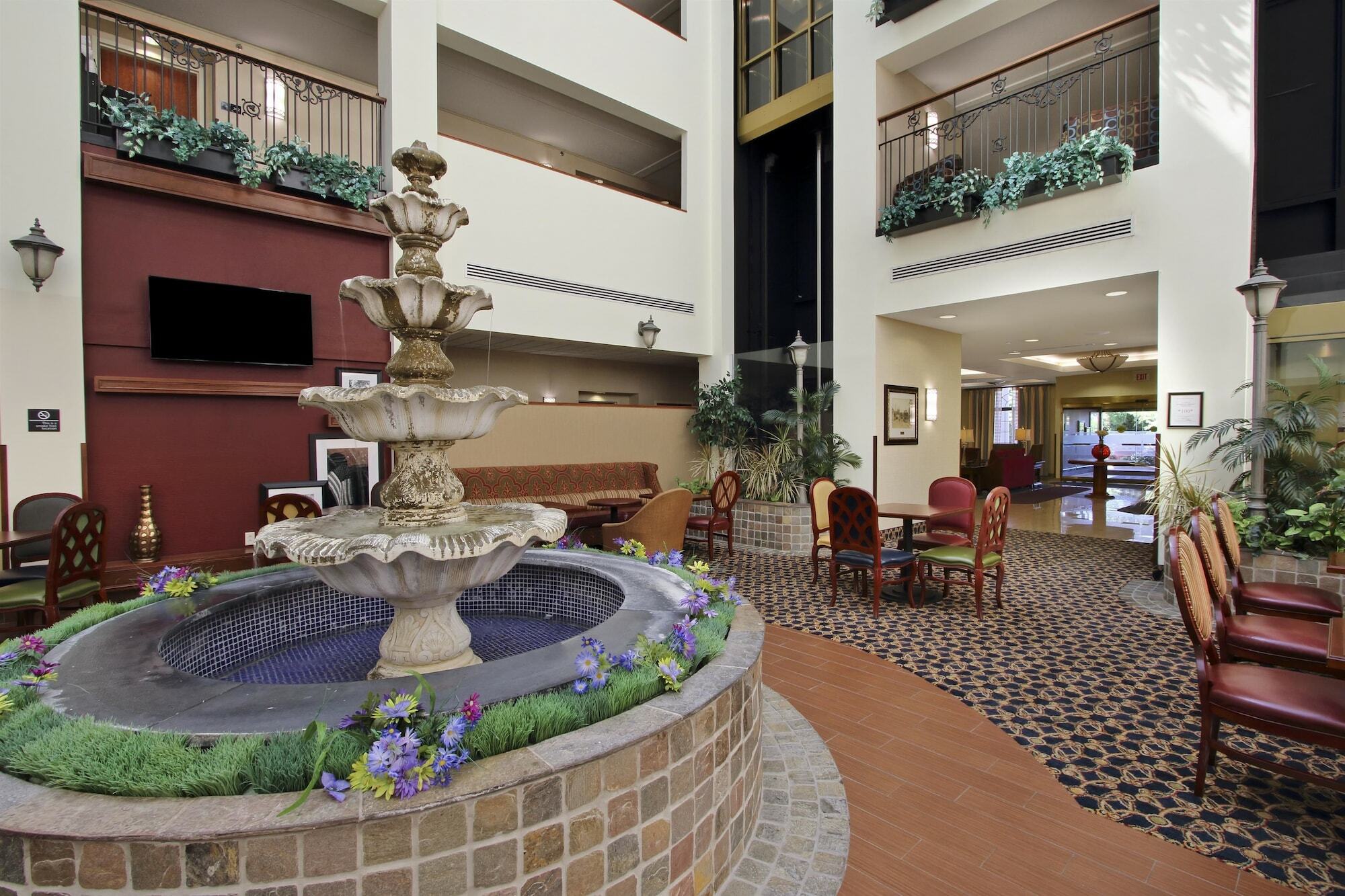 Hotel Hampton & By Hilton -