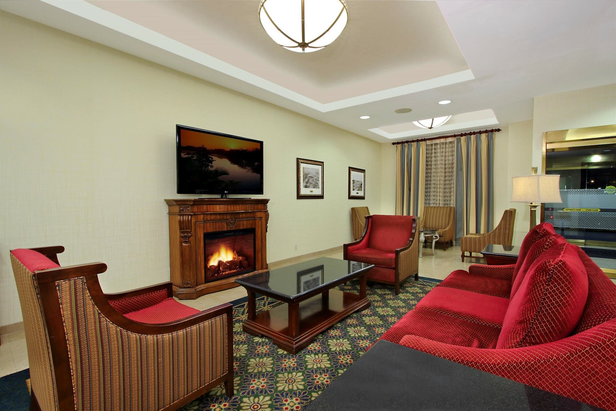 Hampton & By Hilton - Hotel 3*