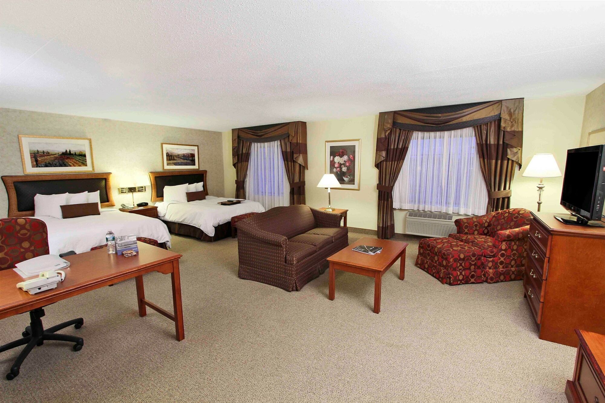 Hampton & By Hilton - Hotel