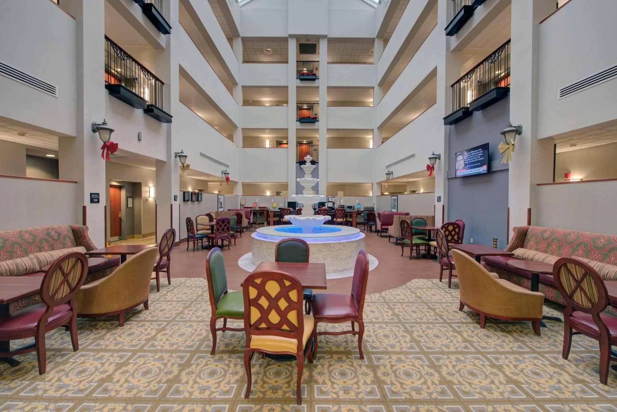 Hampton & By Hilton -